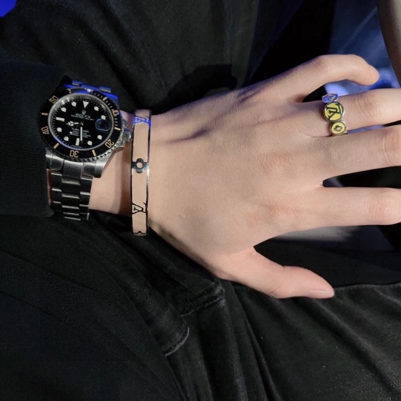 Louis Vuitton Bracelets Breathable 250874