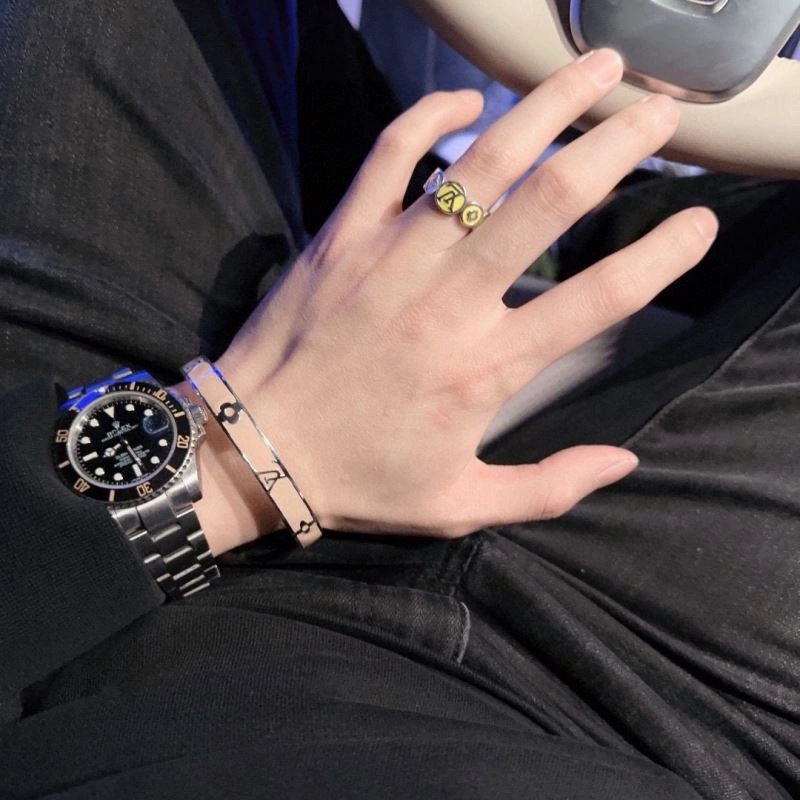 Louis Vuitton Bracelets Breathable 250874