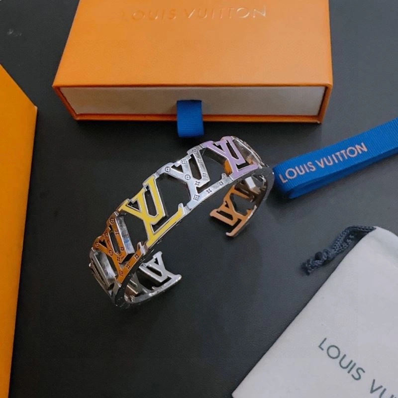 StreetReady Louis Vuitton Bracelets 250860