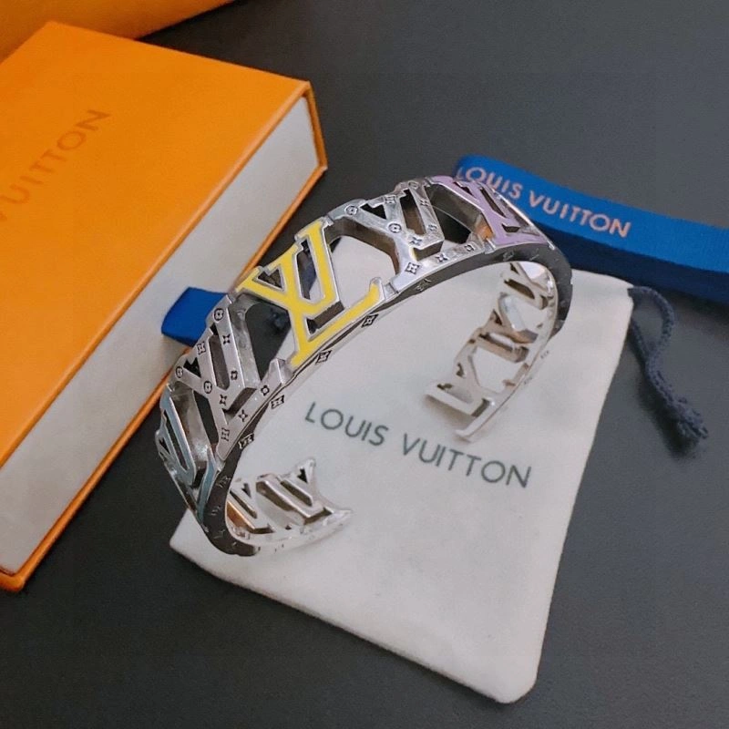 StreetReady Louis Vuitton Bracelets 250860