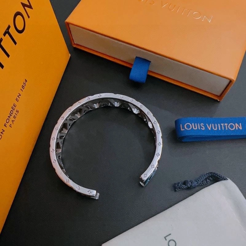 StreetReady Louis Vuitton Bracelets 250860
