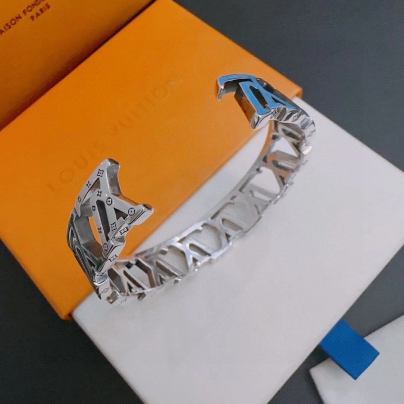 StreetReady Louis Vuitton Bracelets 250860