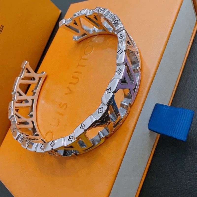 StreetReady Louis Vuitton Bracelets 250860