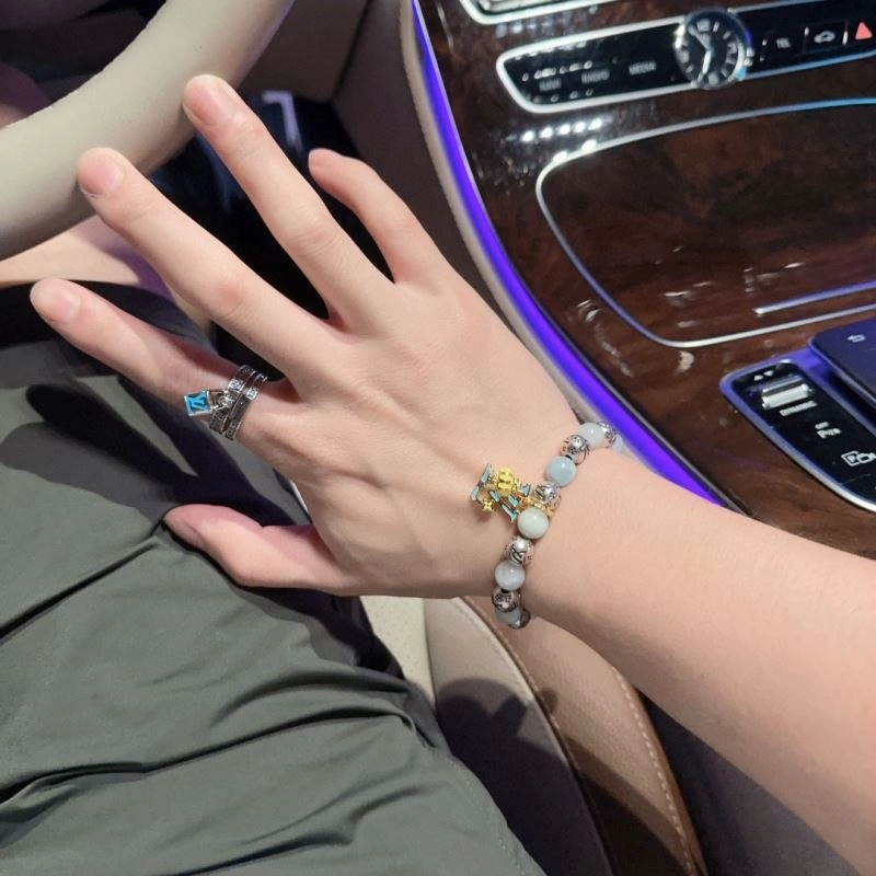 Bright Louis Vuitton Bracelets 250856