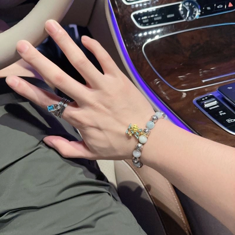 Bright Louis Vuitton Bracelets 250856