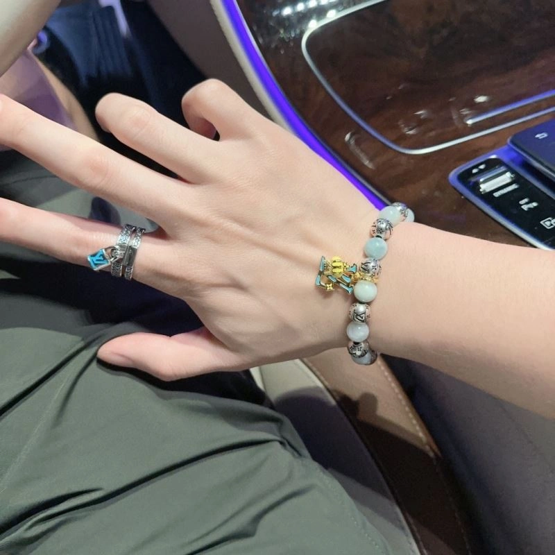 Bright Louis Vuitton Bracelets 250856