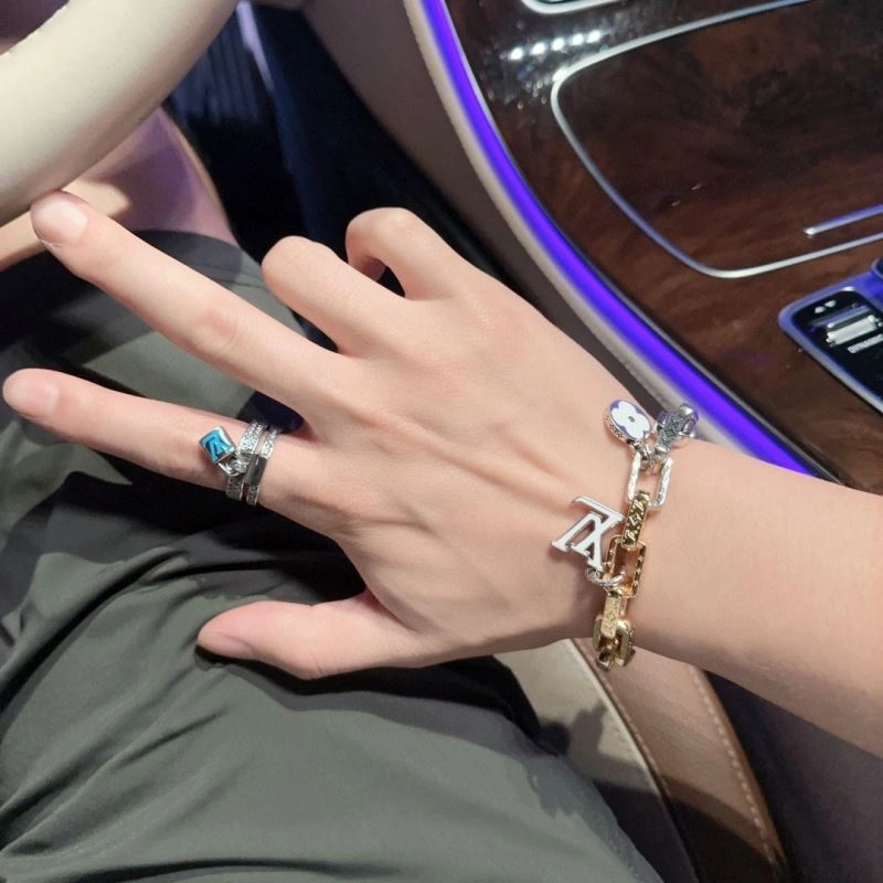 Louis Vuitton Bracelets EasyMatch 250844