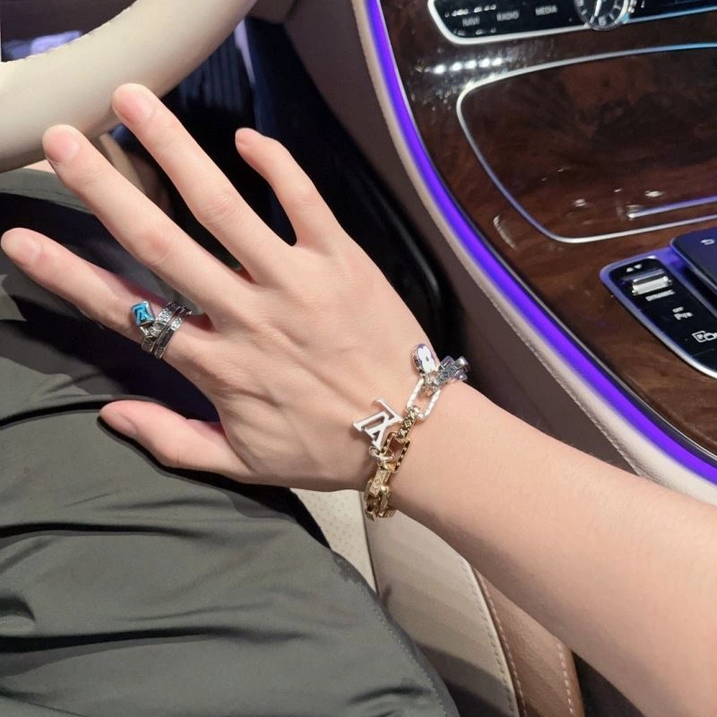 Louis Vuitton Bracelets EasyMatch 250844