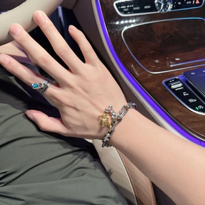 Louis Vuitton Bracelets Trendy 250834