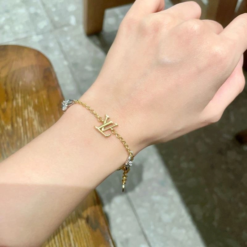 Louis Vuitton Bracelets DailyWear 250826