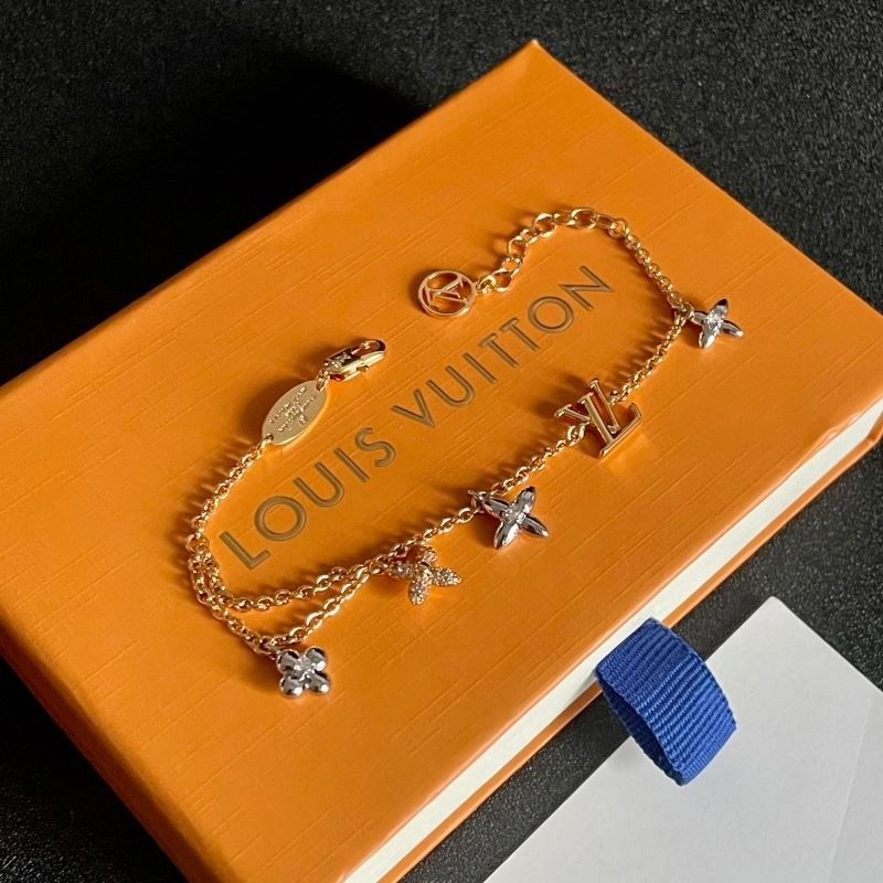 Louis Vuitton Bracelets DailyWear 250826