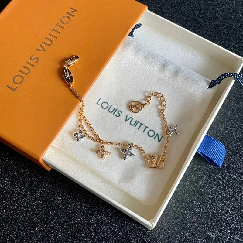 Louis Vuitton Bracelets DailyWear 250826