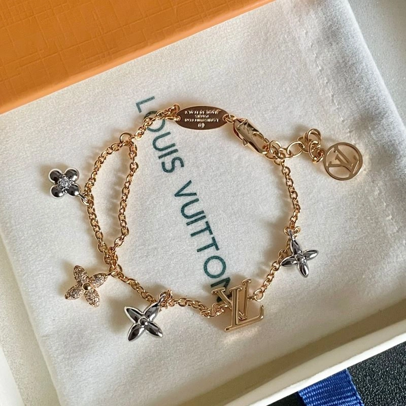 Louis Vuitton Bracelets DailyWear 250826