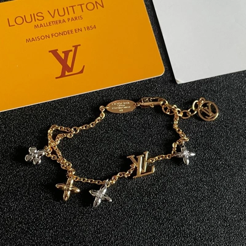 Louis Vuitton Bracelets DailyWear 250826