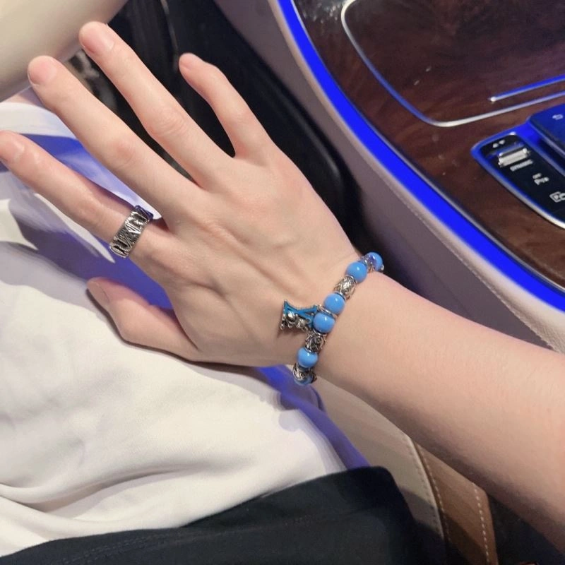 Compact Louis Vuitton Bracelets 250853