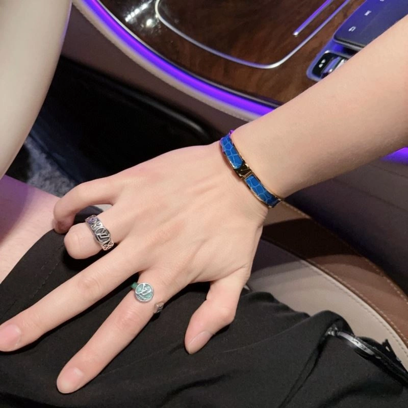 Sophisticated Louis Vuitton Bracelets 250836