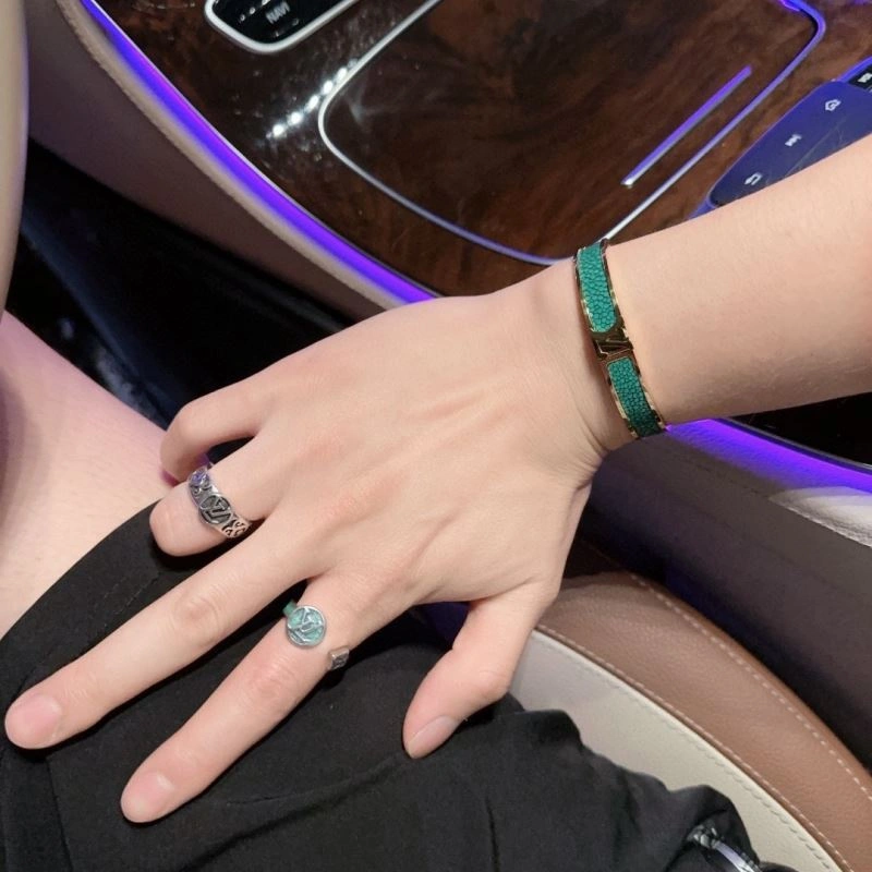 Louis Vuitton Bracelets Minimalist 250837