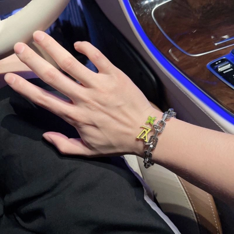 Functional Louis Vuitton Bracelets 250832