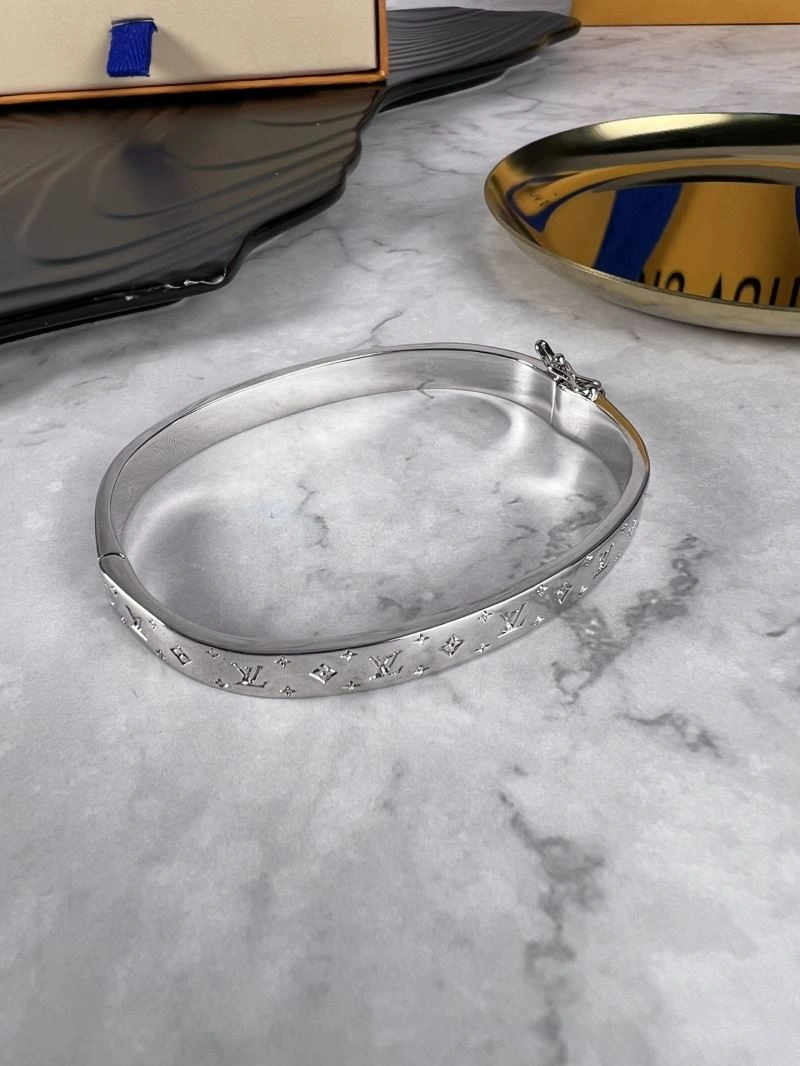Louis Vuitton Bracelets Comfortable 250812