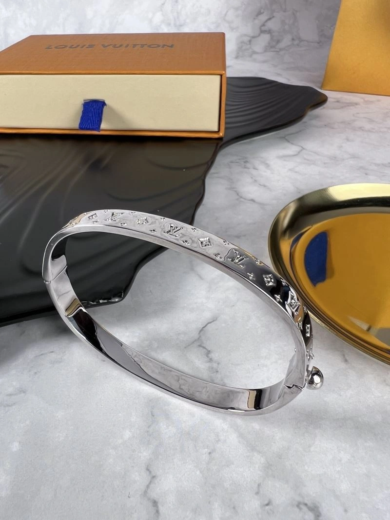Louis Vuitton Bracelets Comfortable 250812