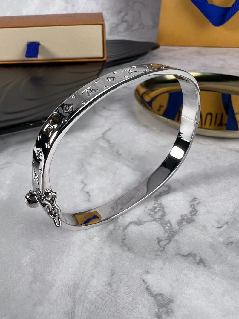 Louis Vuitton Bracelets Comfortable 250812
