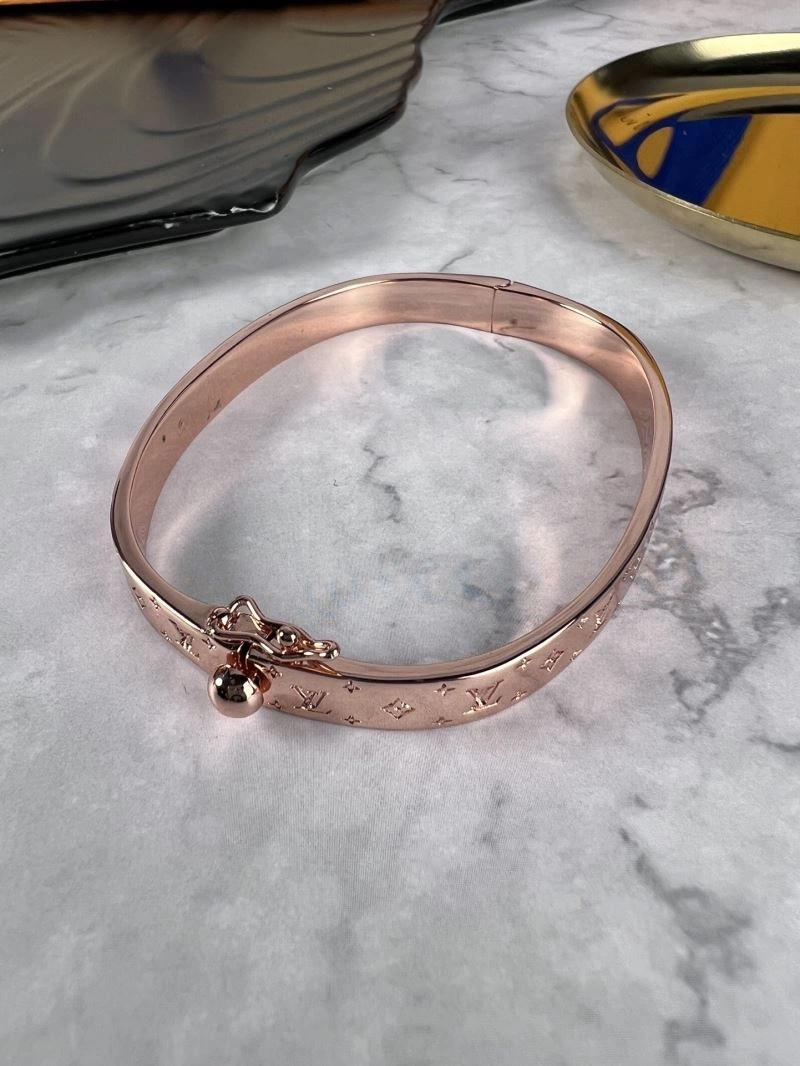 Louis Vuitton Bracelets Comfortable 250812