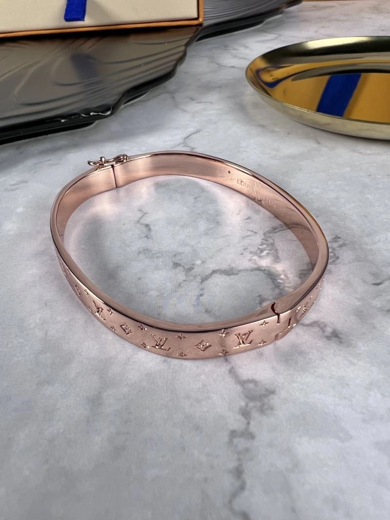 Louis Vuitton Bracelets Comfortable 250812