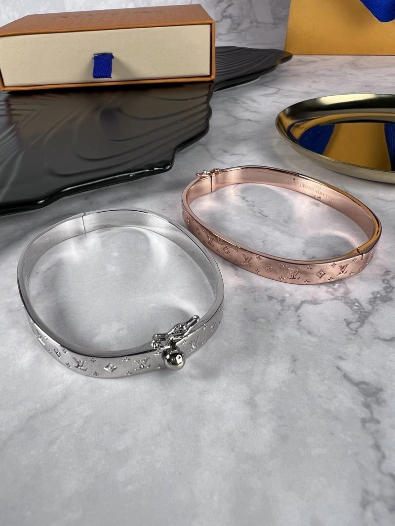 Louis Vuitton Bracelets Comfortable 250812