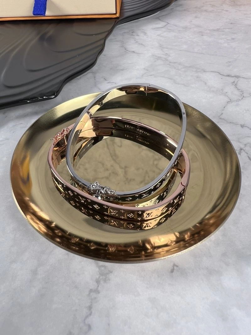 Louis Vuitton Bracelets Comfortable 250812