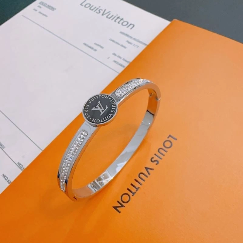 Louis Vuitton Bracelets Fashionable 250787