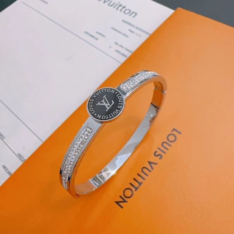 Louis Vuitton Bracelets Fashionable 250787