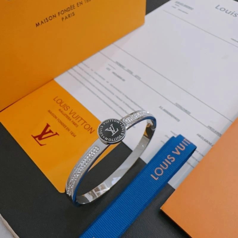 Louis Vuitton Bracelets Fashionable 250787