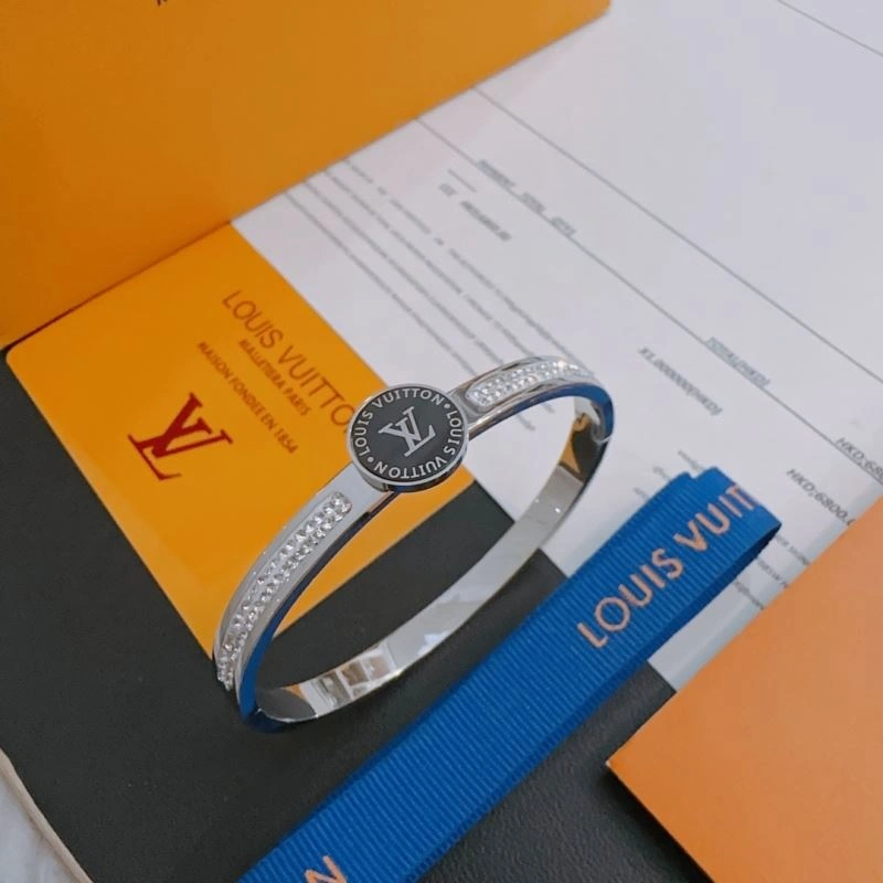 Louis Vuitton Bracelets Fashionable 250787