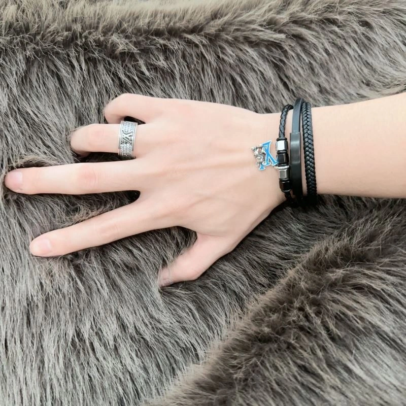 Louis Vuitton Bracelets Efficient 250790