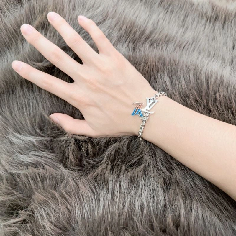 RelaxedFit Louis Vuitton Bracelets 250786