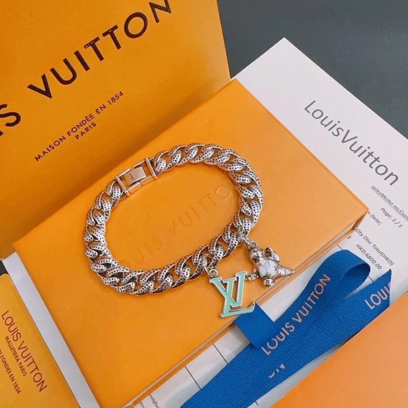 Fashionable Louis Vuitton Bracelets 250807