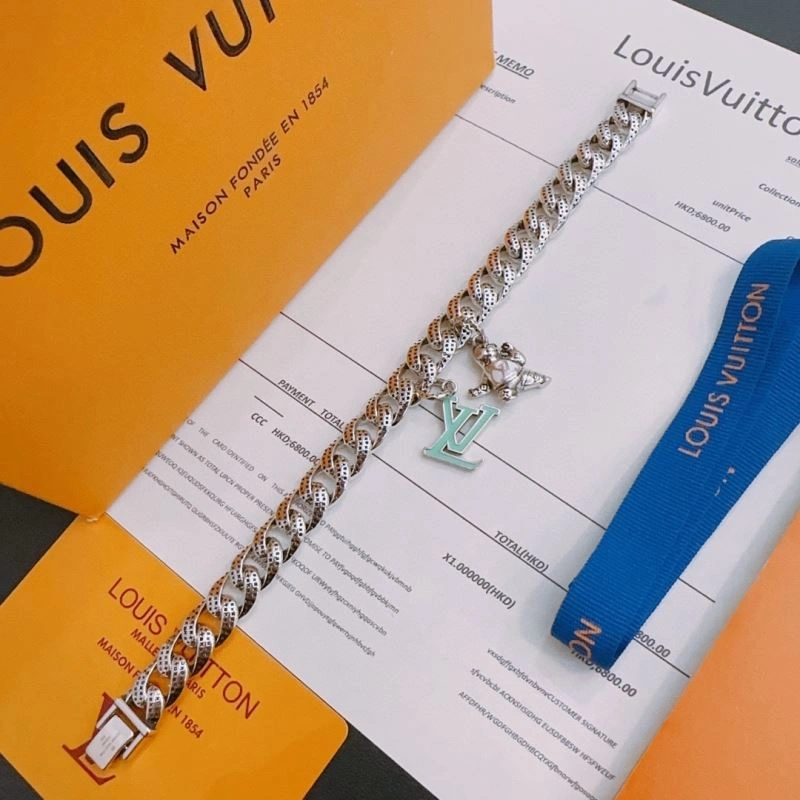Fashionable Louis Vuitton Bracelets 250807