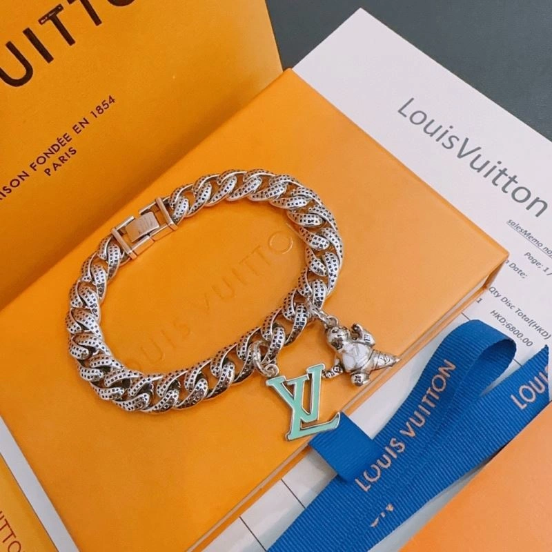 Fashionable Louis Vuitton Bracelets 250807