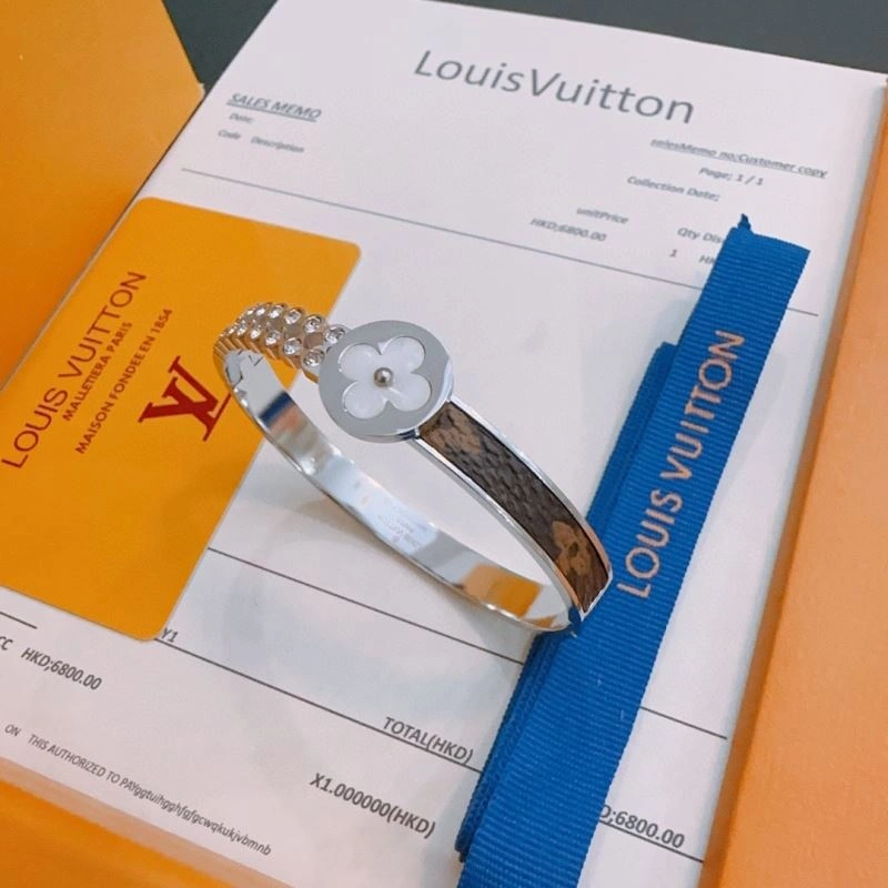 Lightweight Louis Vuitton Bracelets 250791