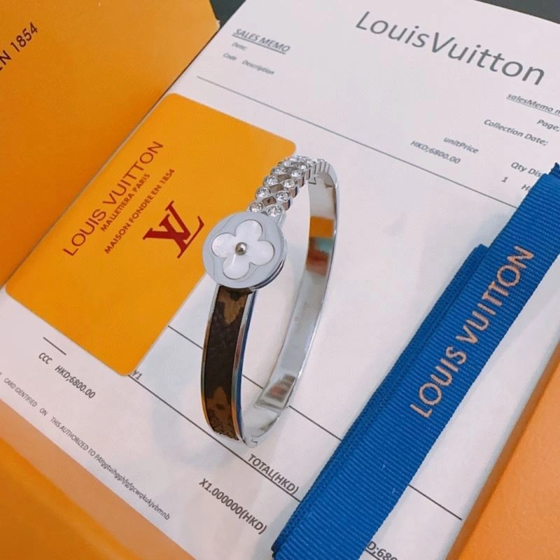 Lightweight Louis Vuitton Bracelets 250791