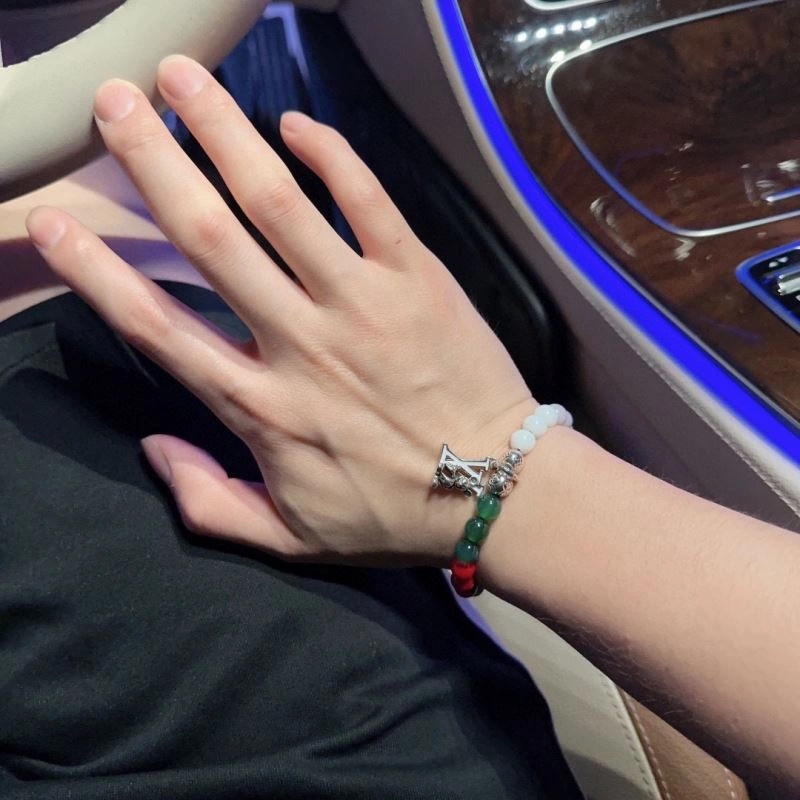 Minimalist Louis Vuitton Bracelets 250810