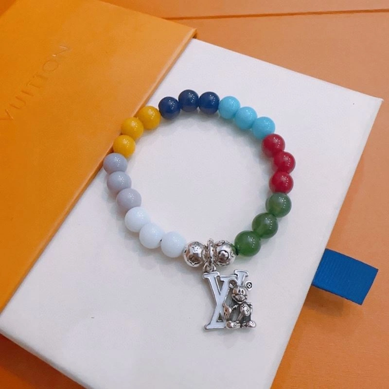 Minimalist Louis Vuitton Bracelets 250810
