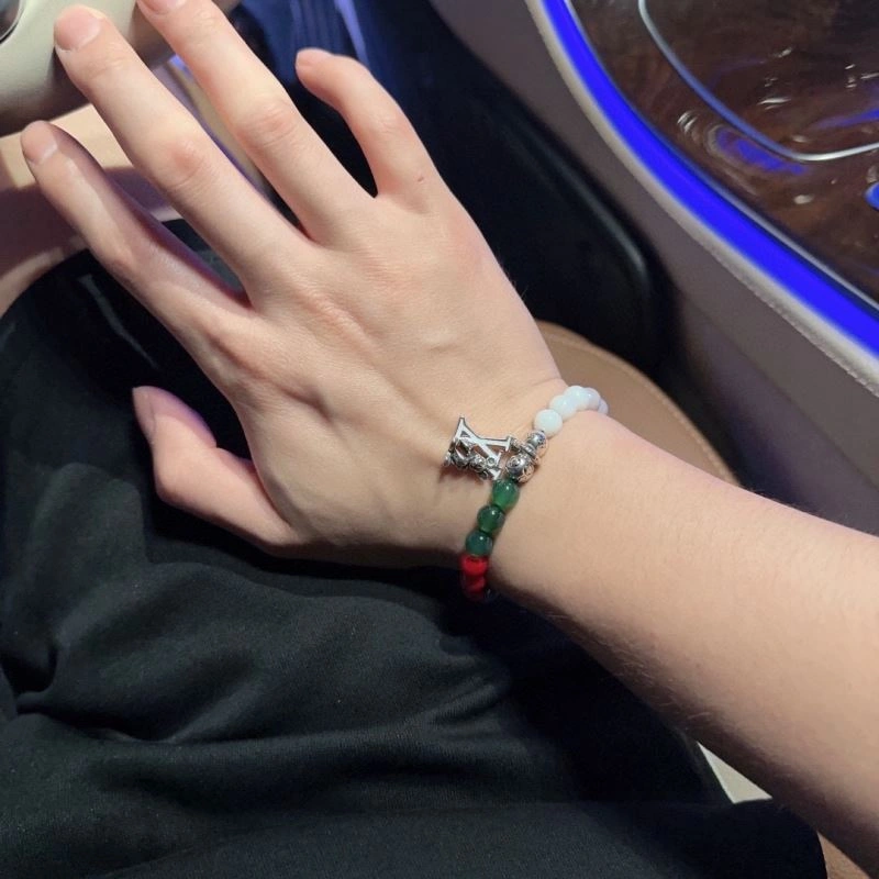 Minimalist Louis Vuitton Bracelets 250810