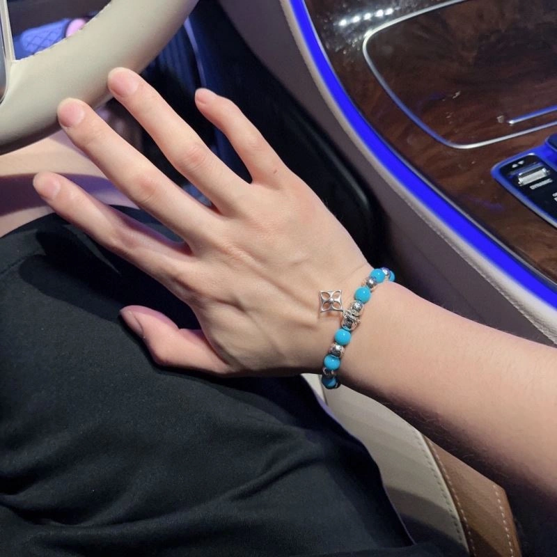 Louis Vuitton Bracelets Versatile 250814