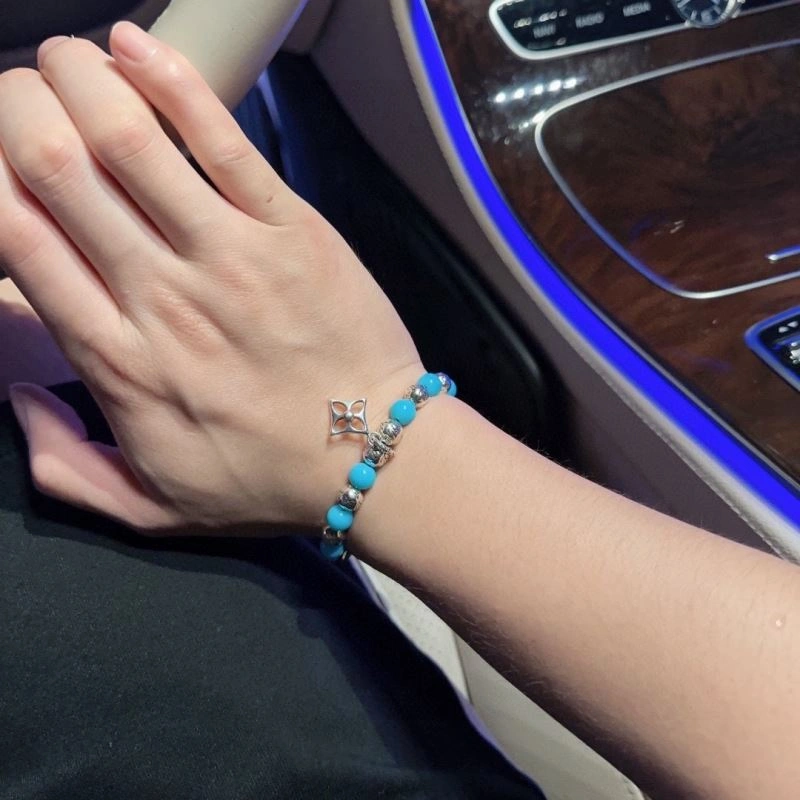 Louis Vuitton Bracelets Versatile 250814
