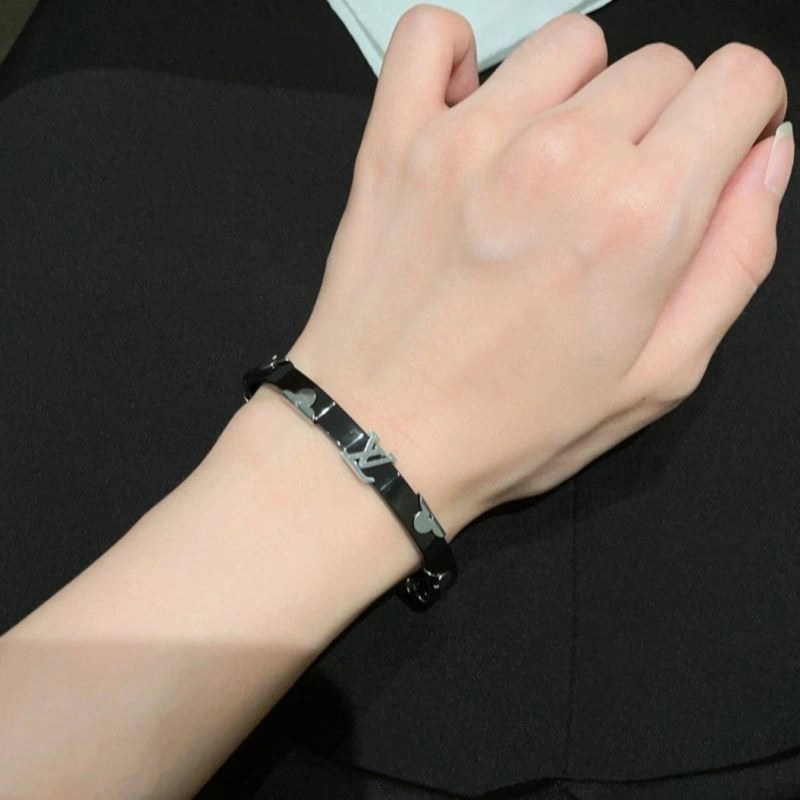 RelaxedFit Louis Vuitton Bracelets 250805