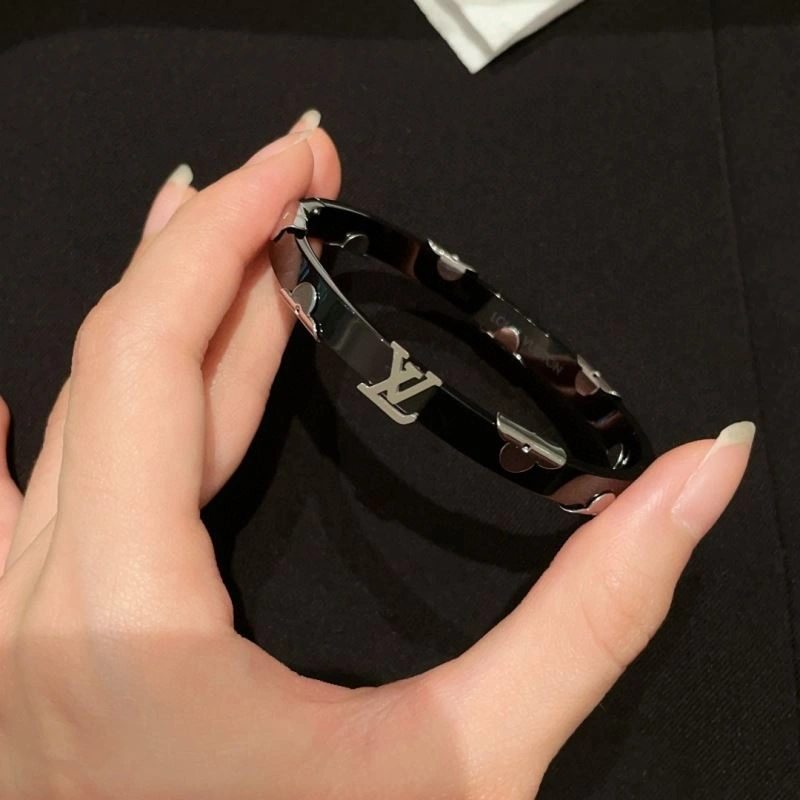 RelaxedFit Louis Vuitton Bracelets 250805