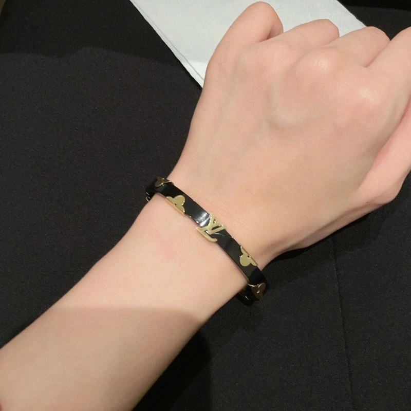 Louis Vuitton Bracelets Unisex 250792