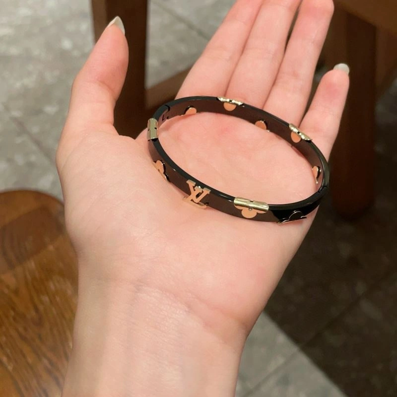 Louis Vuitton Bracelets Unisex 250792