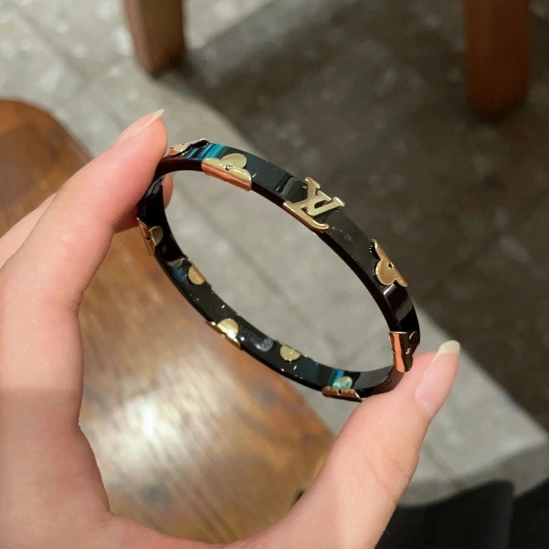 Louis Vuitton Bracelets Unisex 250792